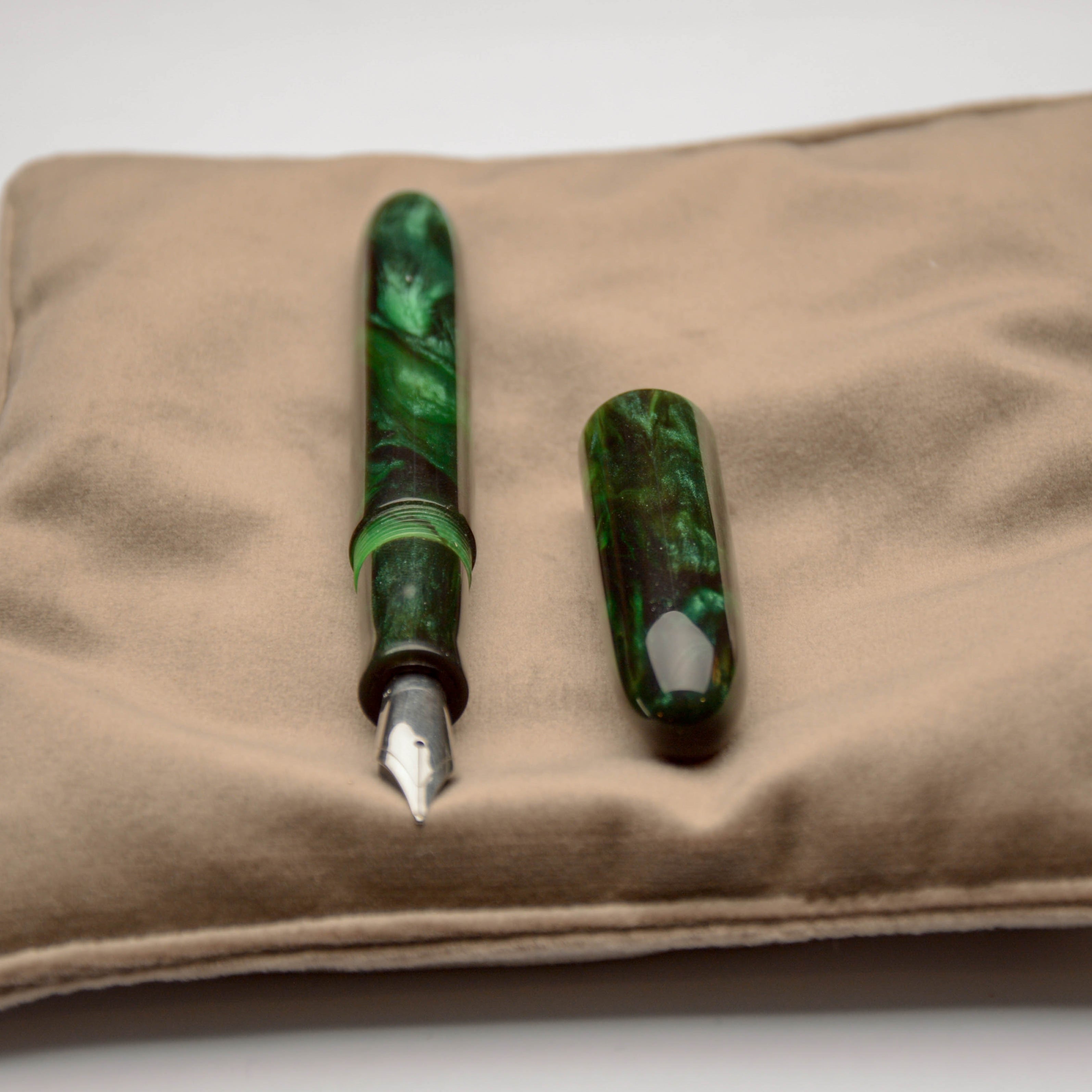 Fountain Pen - Jowo #6 - 13 mm - In-house green and black material