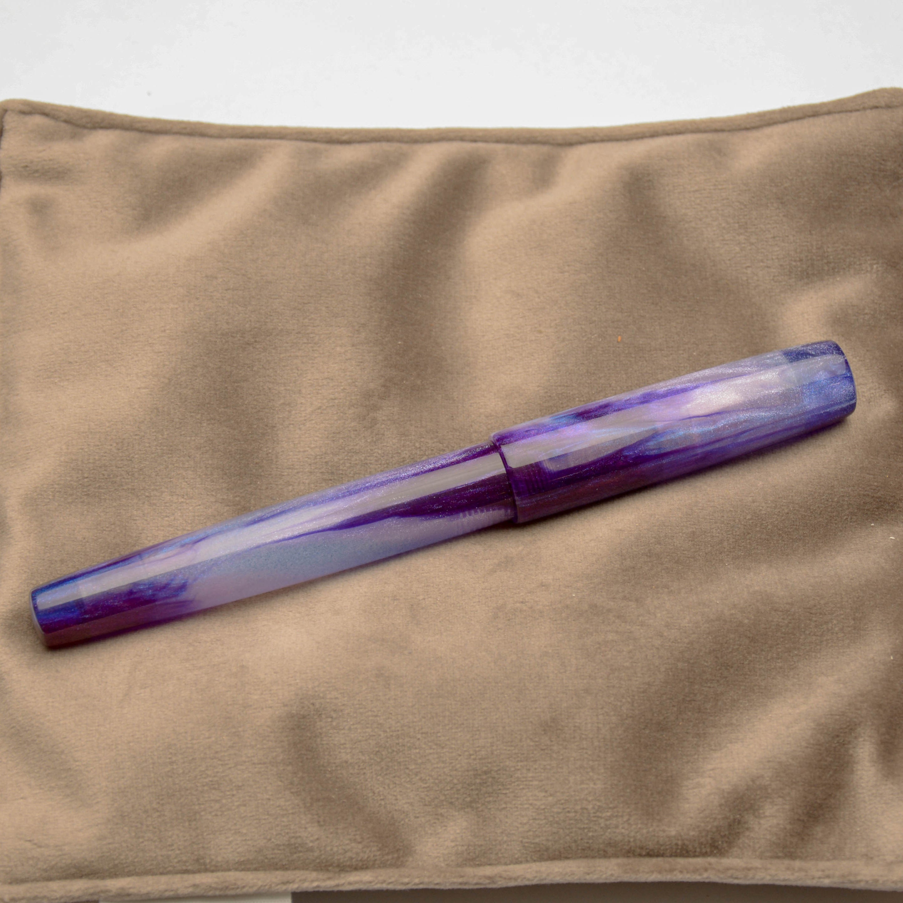 Fountain Pen - Bock #6 - 13 mm - In-house transparent material with many tones of purple and interference blue